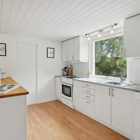 2 Bedroom Gorgeous In Holiday home