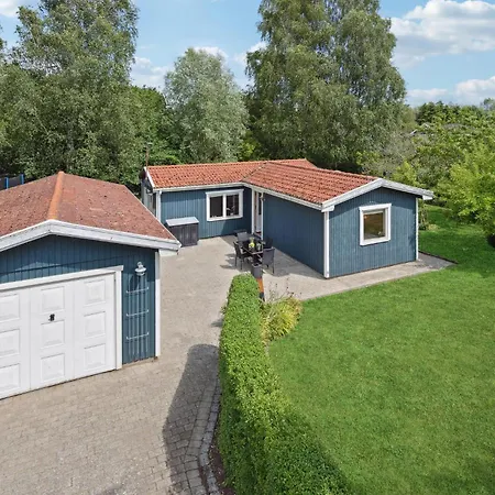 2 Bedroom Gorgeous In Ferienhaus